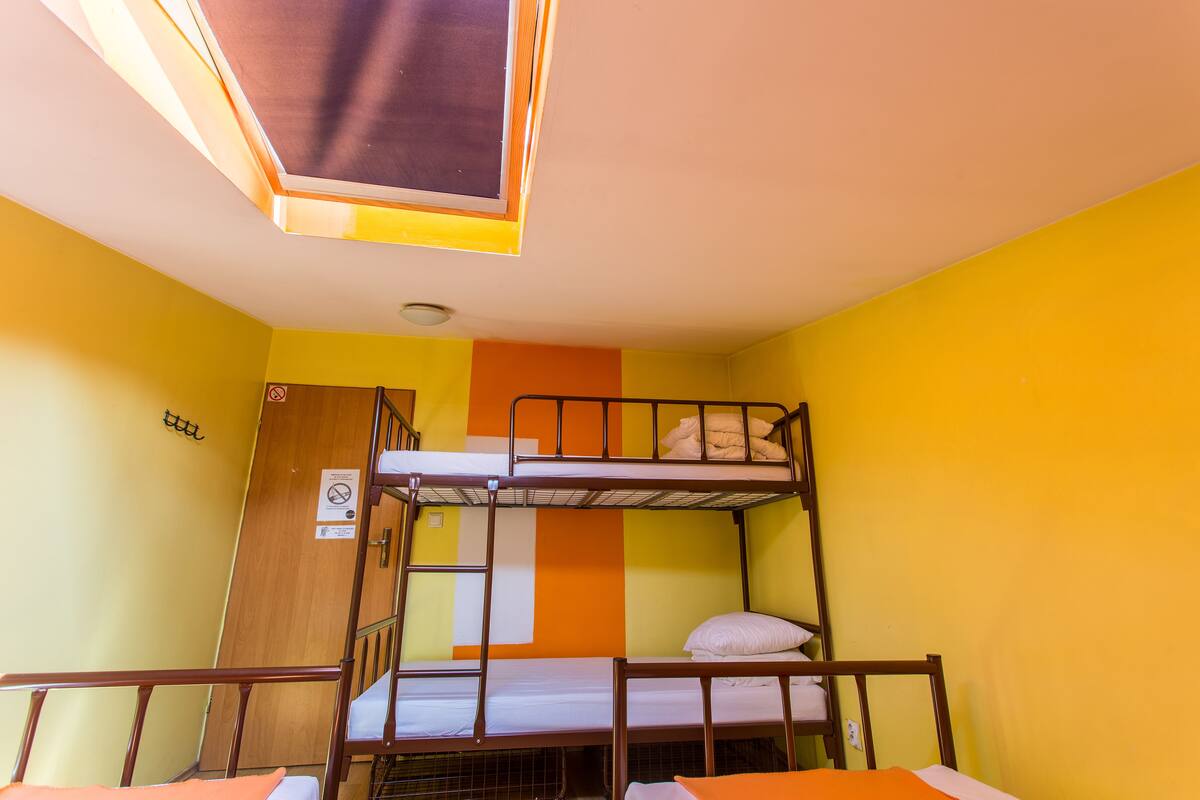 共同ドミトリー 男女共用ドミトリー 共用バスルーム (4 people dorm) | WiFi (無料)、ベッドシーツ