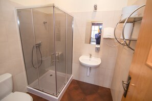 Suihku, hiustenkuivaaja