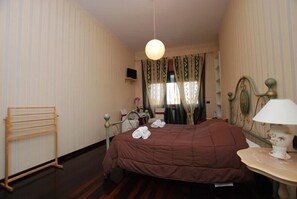 Desk, rollaway beds, free WiFi
