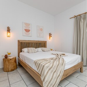 Soundproofing, iron/ironing board, bed sheets