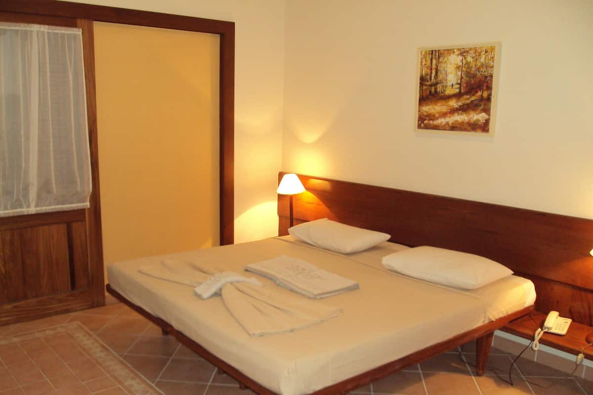 房內夾萬、免費嬰兒床、免費 Wi-Fi、床單