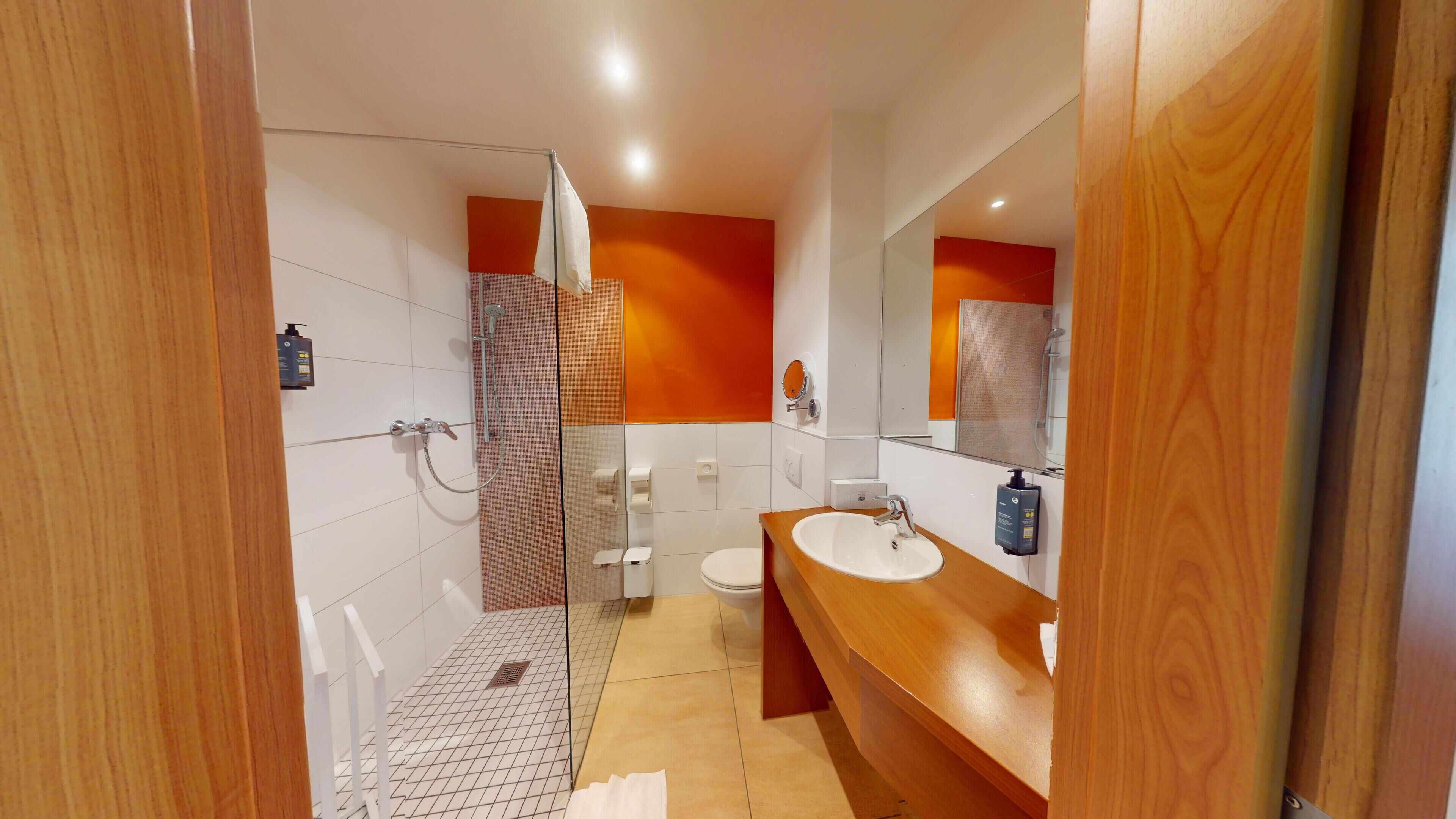 standard double or twin room, city view | bathroom | shower, free toiletries, hair dryer, slippers