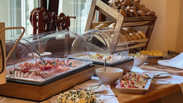 Daily buffet breakfast for a fee - Hotel Schwibbogen Altstadt & Appartements (Görlitz)