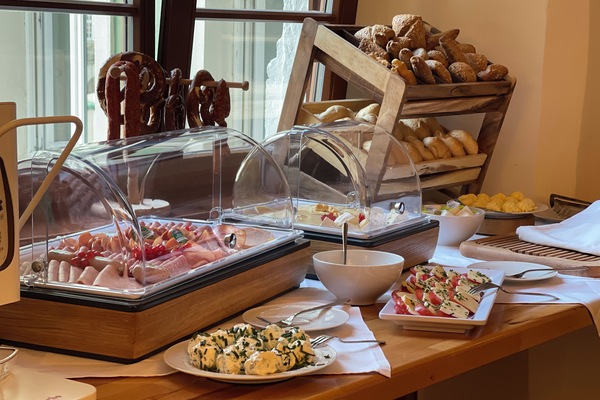 Daily buffet breakfast for a fee