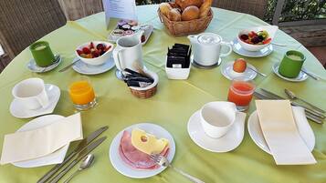 Daily local cuisine breakfast for a fee