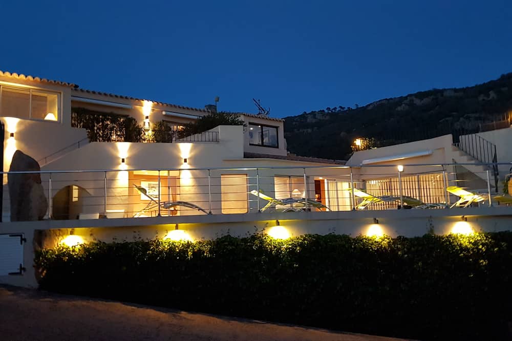 Private Hotel - Adults Only