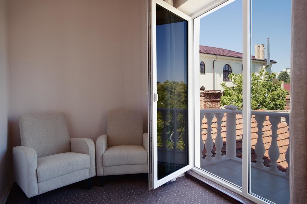 Studio | Wohnbereich | 32-Zoll-LCD-Fernseher mit Kabelempfang, Fernseher