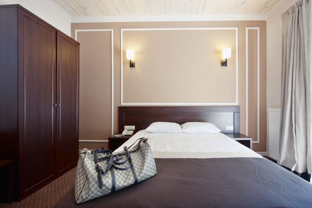 Minibar, in-room safe, desk, soundproofing