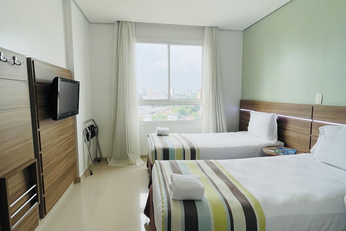 standard twin room | minibar, in-room safe, desk, blackout curtains