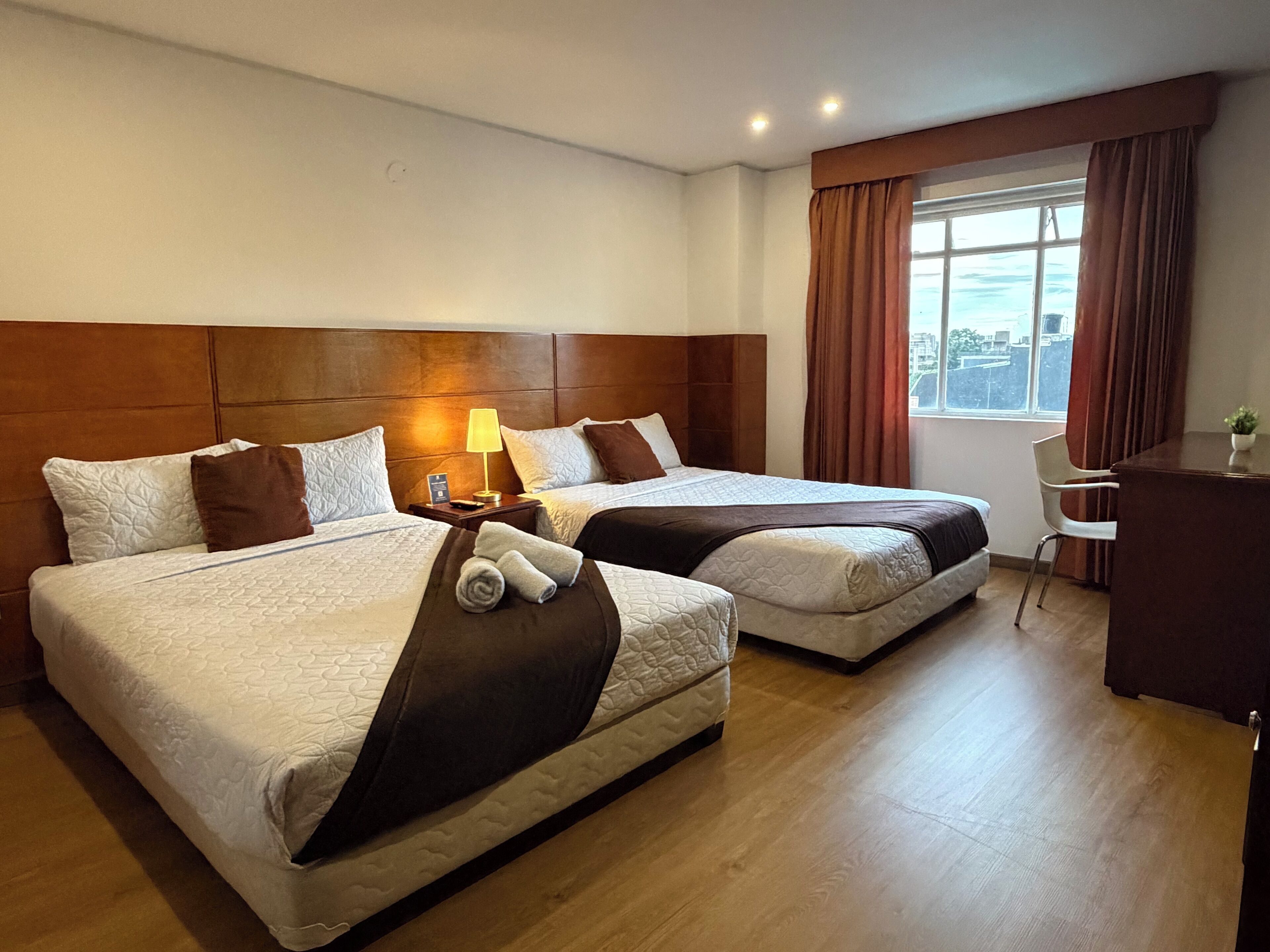 Kahden hengen superior-huone (yksi tai kaksi sänkyä) | Allergiatestatut vuodevaatteet, untuvapeitot, minibaari