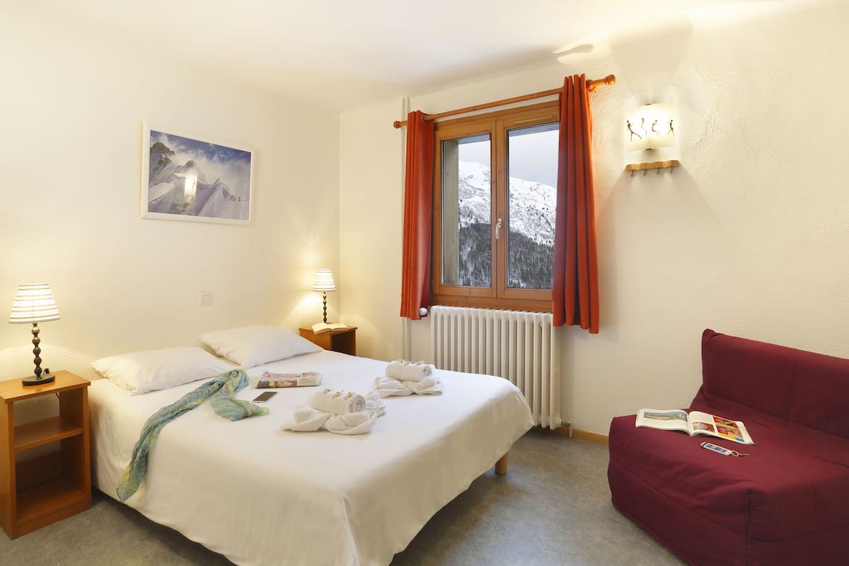 Double Room | In-room safe, individually decorated, individually furnished, desk