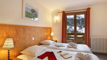 Classic Twin Room | In-room safe, individually decorated, individually furnished, desk