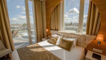 Penthouse panorámico, 1 cama King size | Artículos del minibar gratis y caja de seguridad en la habitación