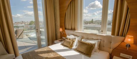 Artículos del minibar gratis y caja de seguridad en la habitación