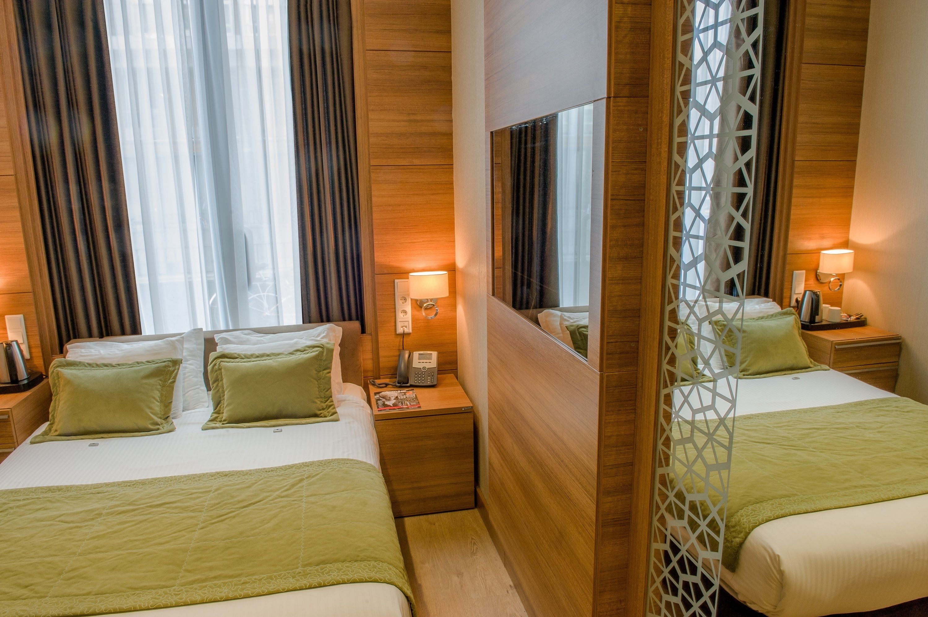 double room (small) | free minibar items, in-room safe, desk, iron/ironing board