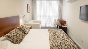 Quarto casal superior | Roupas de cama premium, edredons de pluma, frigobar, cofres nos quartos