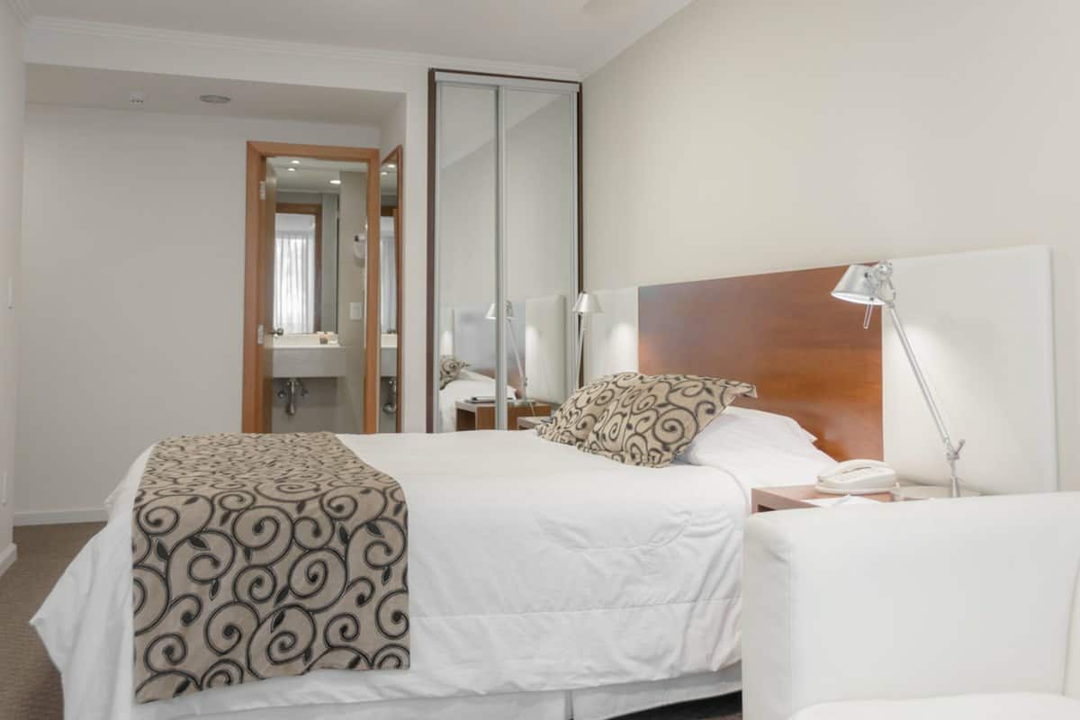 Premium bedding, down comforters, minibar, in-room safe