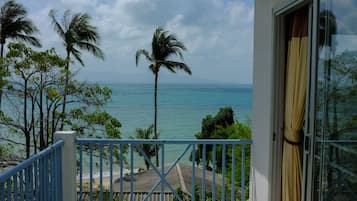 Deluxe Room, Sea View | Balcony