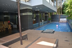 Innenpool, Außenpool