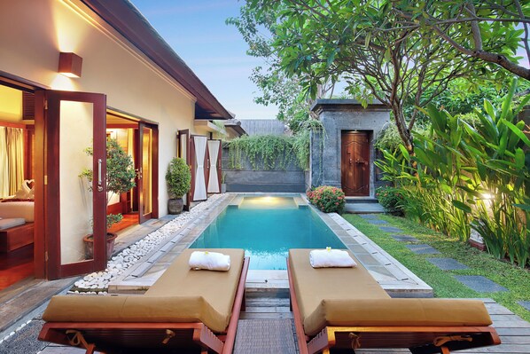Honeymoon Pool Villa with Honeymoon Decoration | 1 chambre, lit avec matelas à plateau-coussin, minibar, coffre-fort