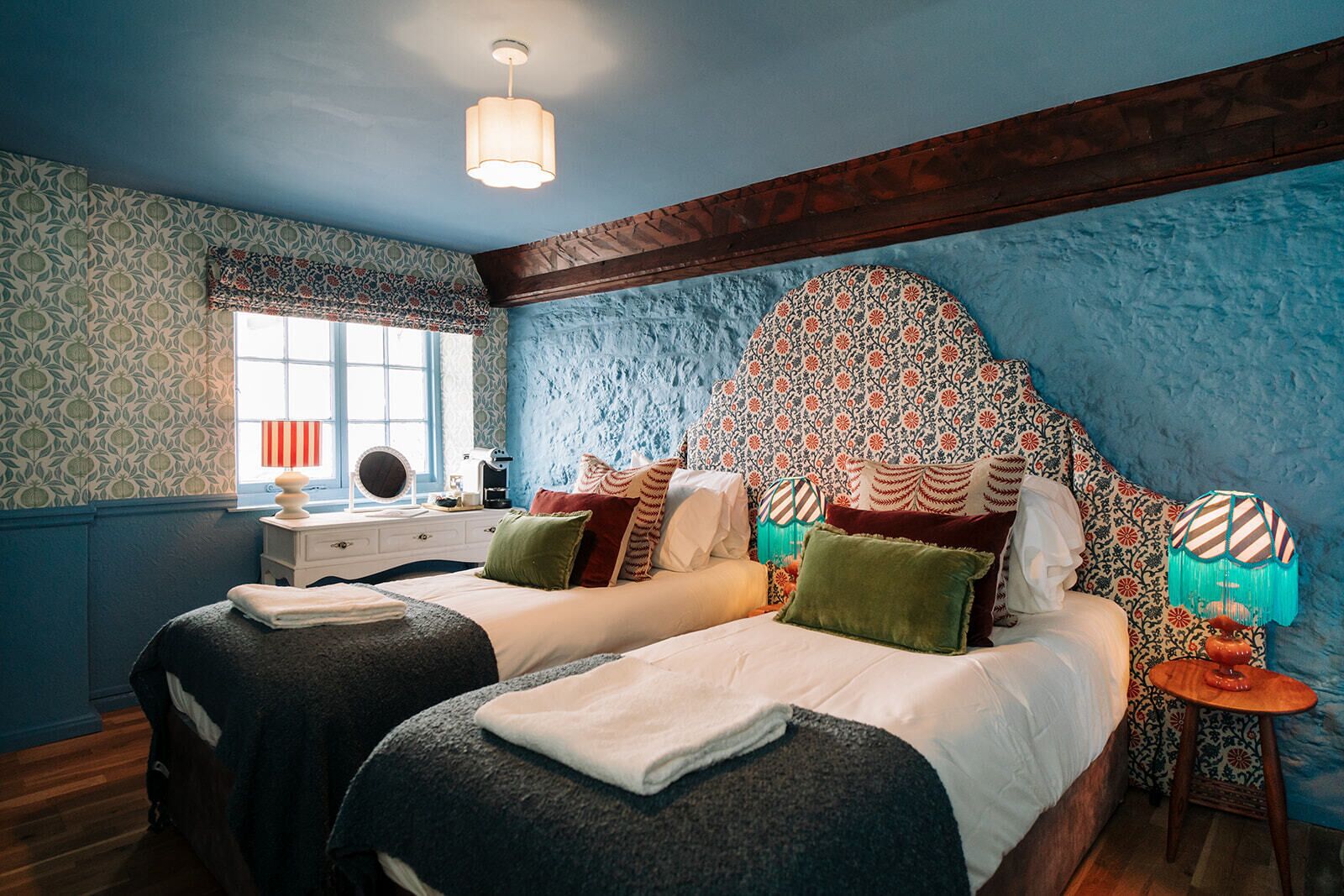 Habitación superior con 2 camas individuales, baño privado (Or)