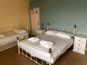 جناح - بحمام داخل الغرفة (for 4)