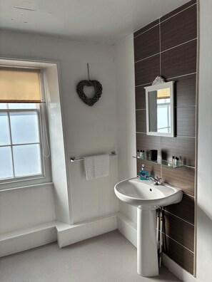 Double Room, Ensuite (The Station) | Bathroom