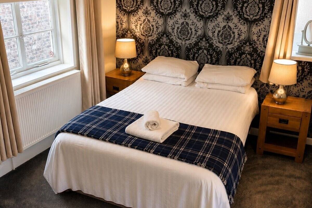 Double Room (Stump Cross) | Desk, laptop workspace, individually decorated, individually furnished