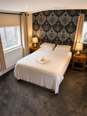 Double Room (Stump Cross) | Desk, laptop workspace, individually decorated, individually furnished - The Castle Tavern (Richmond)