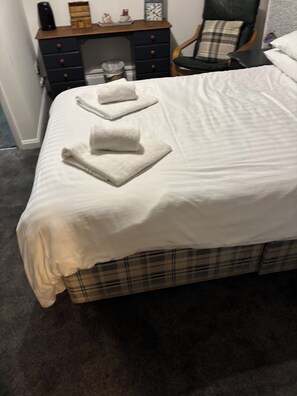 Triple Room, Ensuite (The Swale)