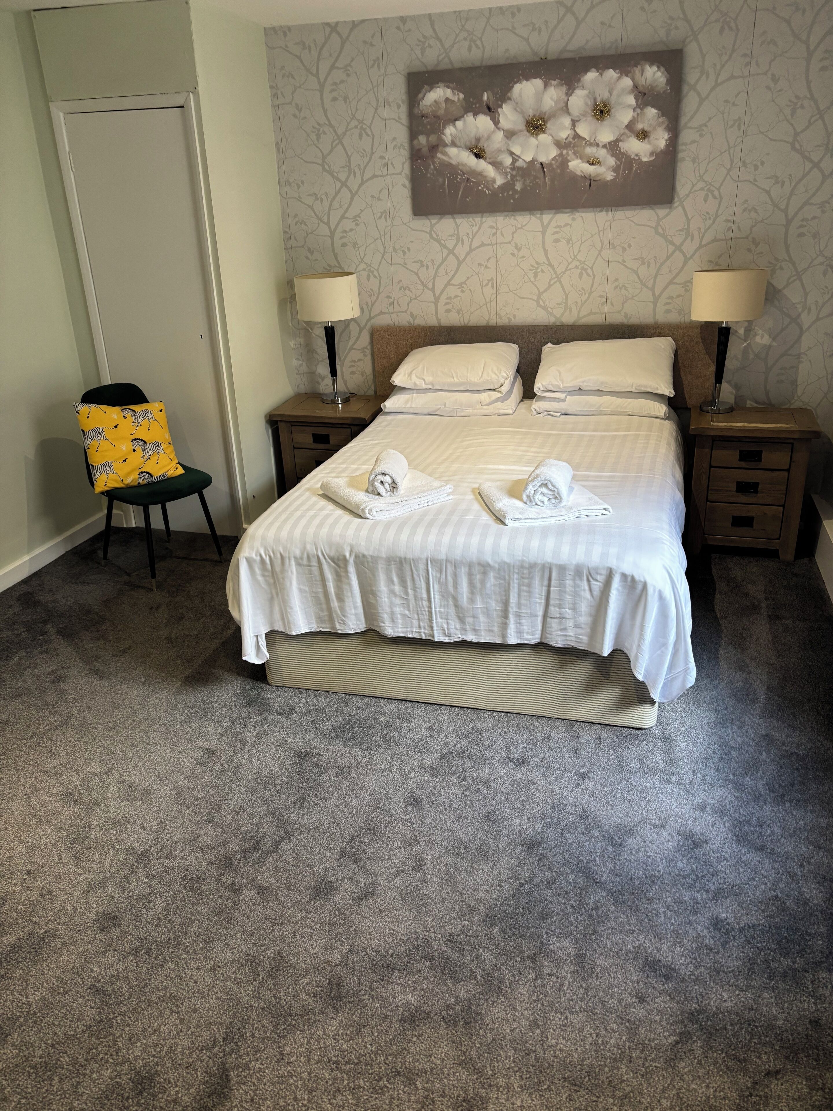 Tweepersoonskamer, en-suite badkamer (The Brewery) | Individueel gedecoreerd, individueel gemeubileerd, een bureau