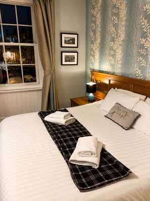 Triple Room, Ensuite (Dale Strider) | Desk, laptop workspace, individually decorated, individually furnished - The Castle Tavern (Richmond)