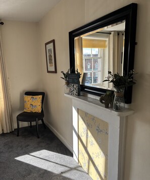 Double Room, Ensuite (The Station) | Individually decorated, individually furnished, desk, laptop workspace - The Castle Tavern (Richmond)