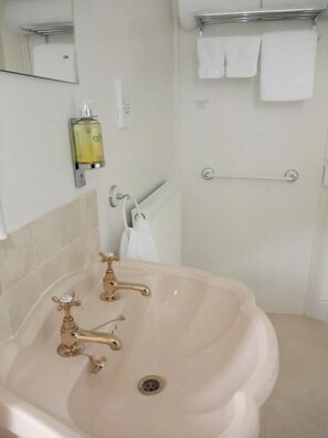 Bathroom - The Fernery (Lynton)