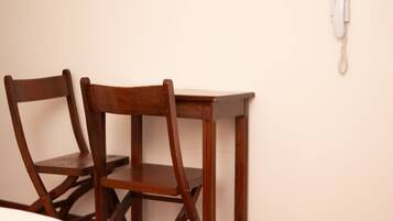 32-inch LCD TV with cable channels, TV