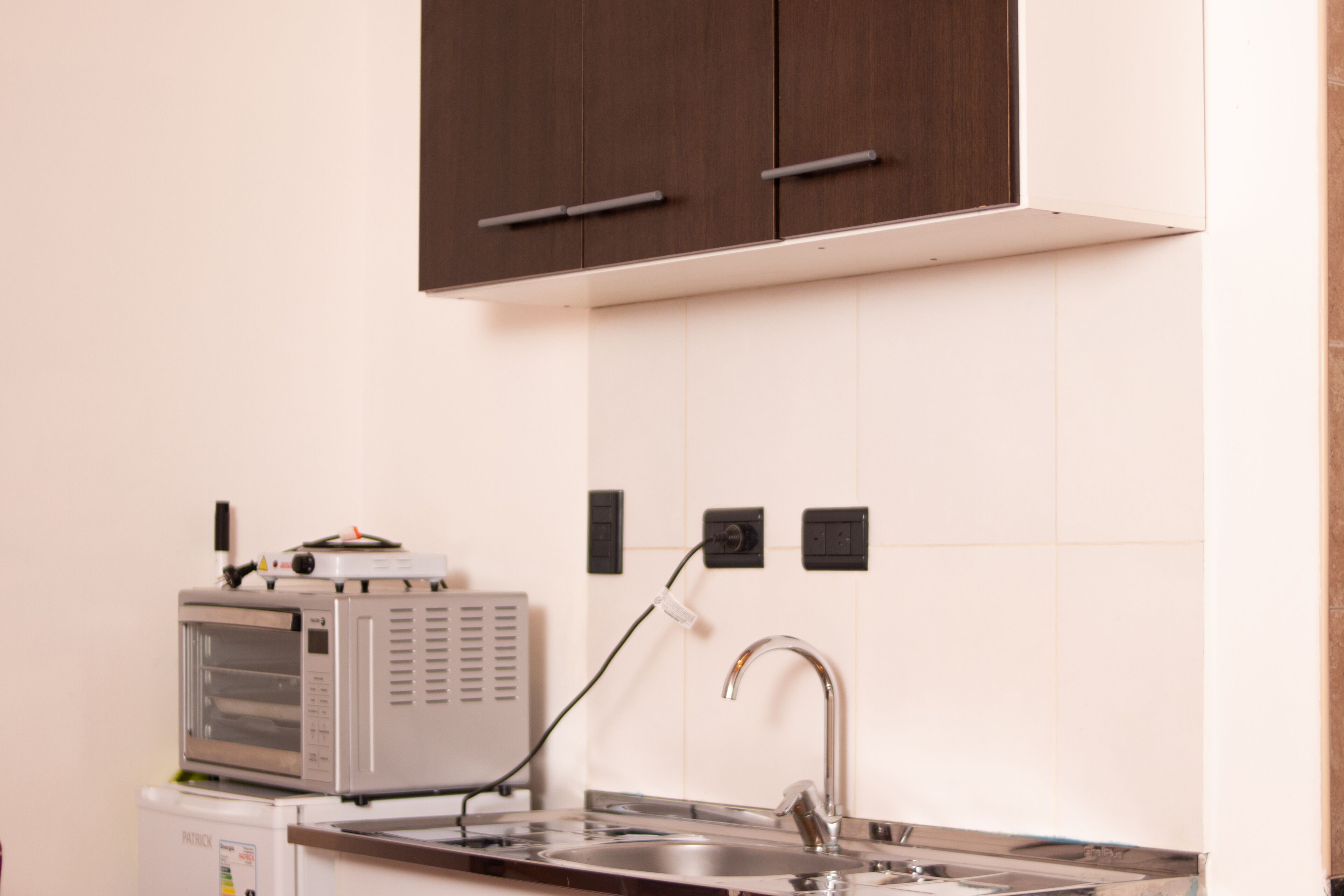 Oven, cookware/dishes/utensils