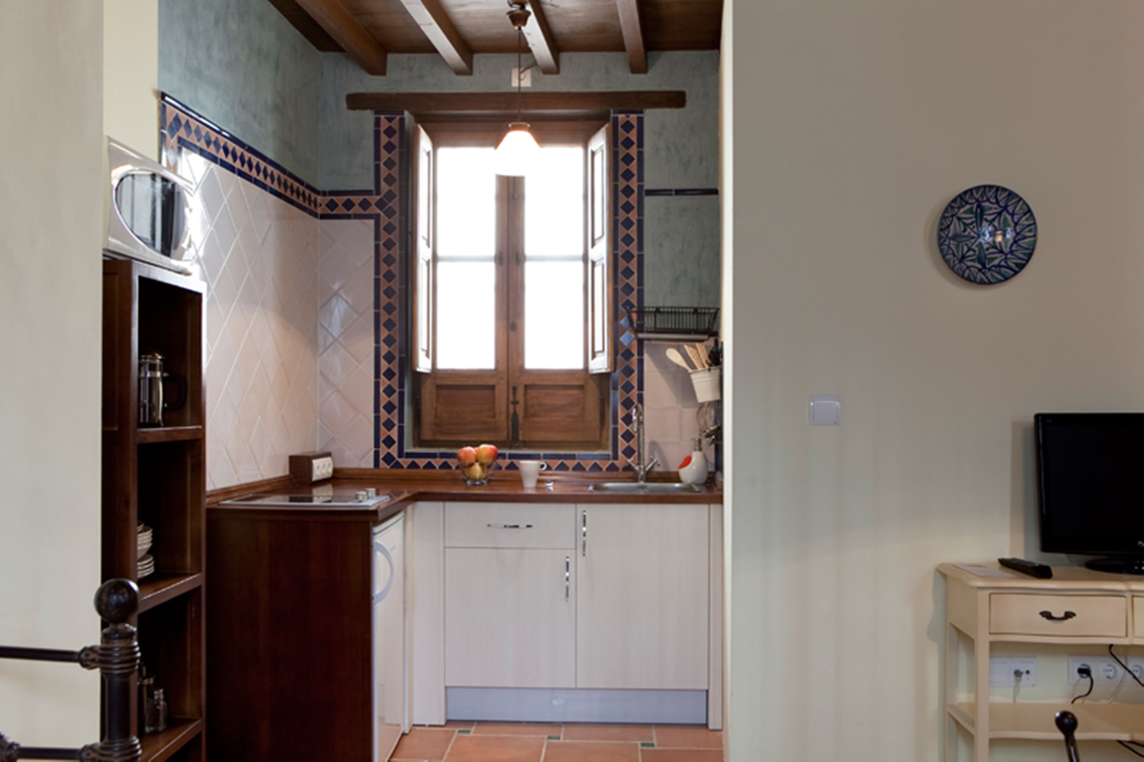 apartment (4 people) | private kitchenette | fridge, microwave, stovetop, coffee/tea maker