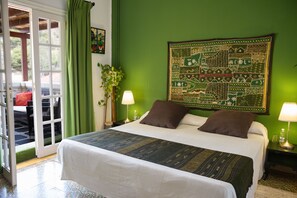 Minibar, in-room safe, individually furnished, desk - Villa Alicia Guest House (Málaga)