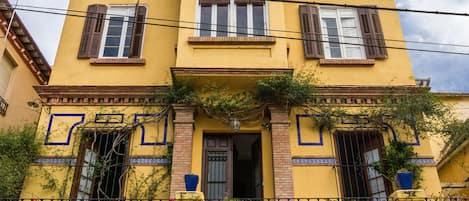 Fachada da propriedade