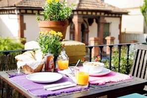 Petit déjeuner buffet servi tous les jours en supplément