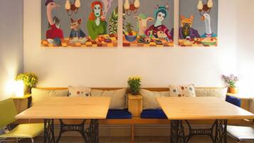 Dagelijks ontbijtbuffet (EUR 10 per persoon)