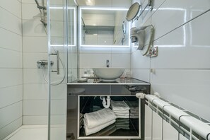 Deluxe Double or Twin Room, Terrace, Sea View | Bathroom - Hotel Riva (Kastela)