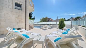 Outdoor pool, open 8:00 AM to 10:00 PM, sun loungers
