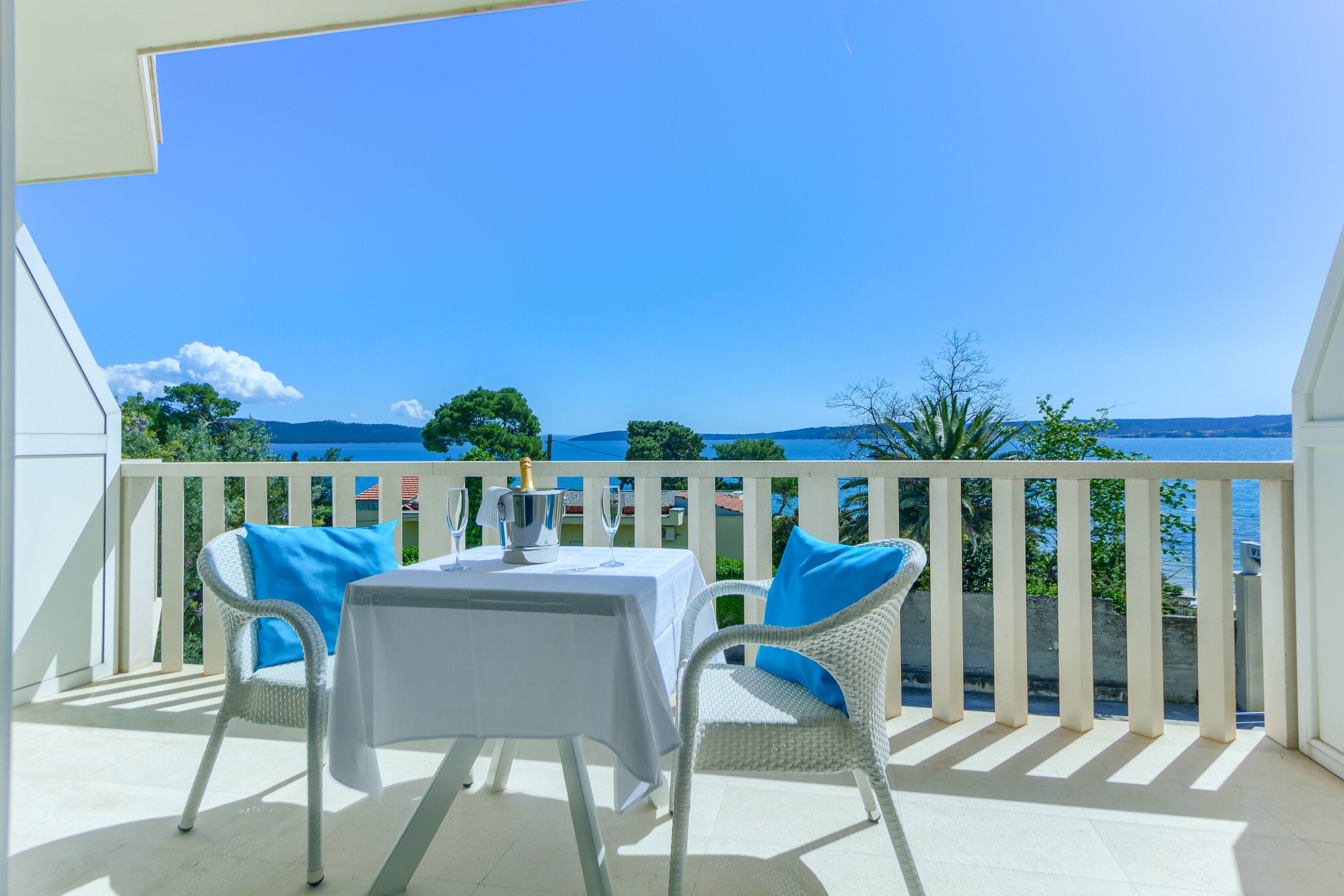 minibar, in-room safe, desk, blackout curtains