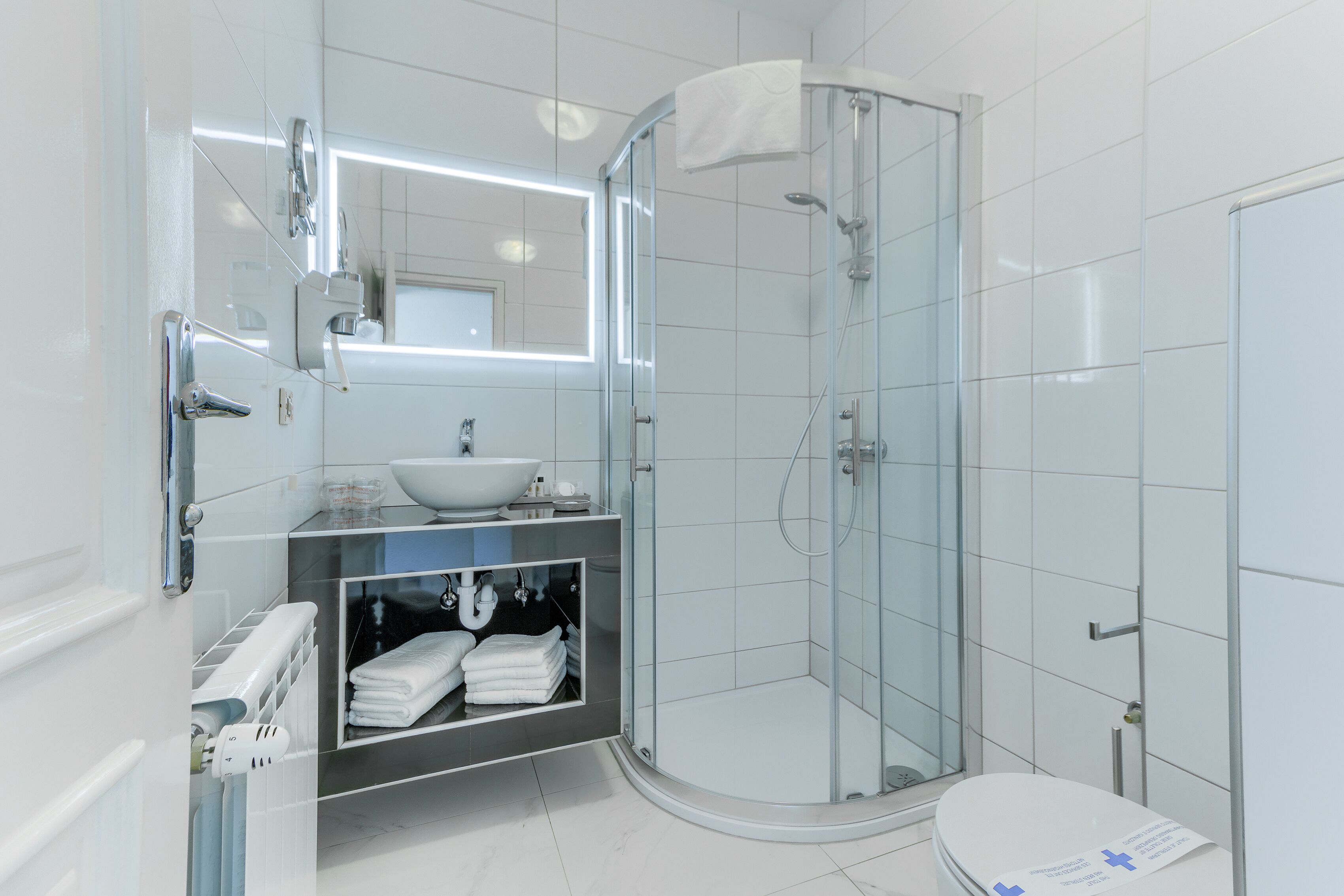 standard double room | bathroom | shower, rainfall showerhead, hair dryer, slippers