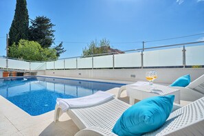 Outdoor pool, open 8:00 AM to 10:00 PM, pool loungers - Hotel Riva (Kastela)