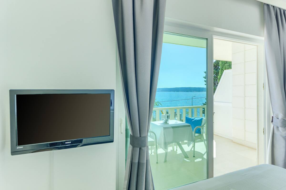 deluxe double or twin room, terrace, sea view | minibar, in-room safe, desk, blackout curtains