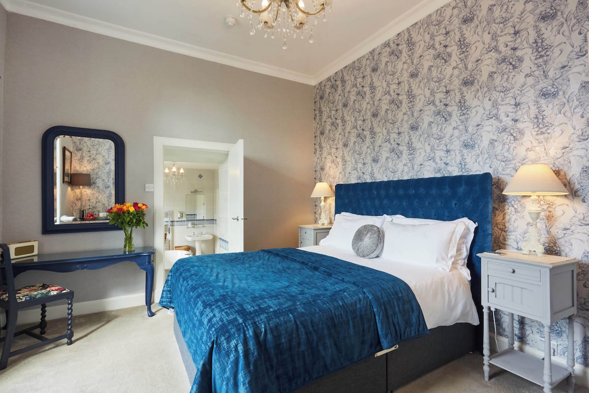 Double Room, 1 King Bed (Bluebell Room) | Iron/ironing board, free WiFi, bed sheets
