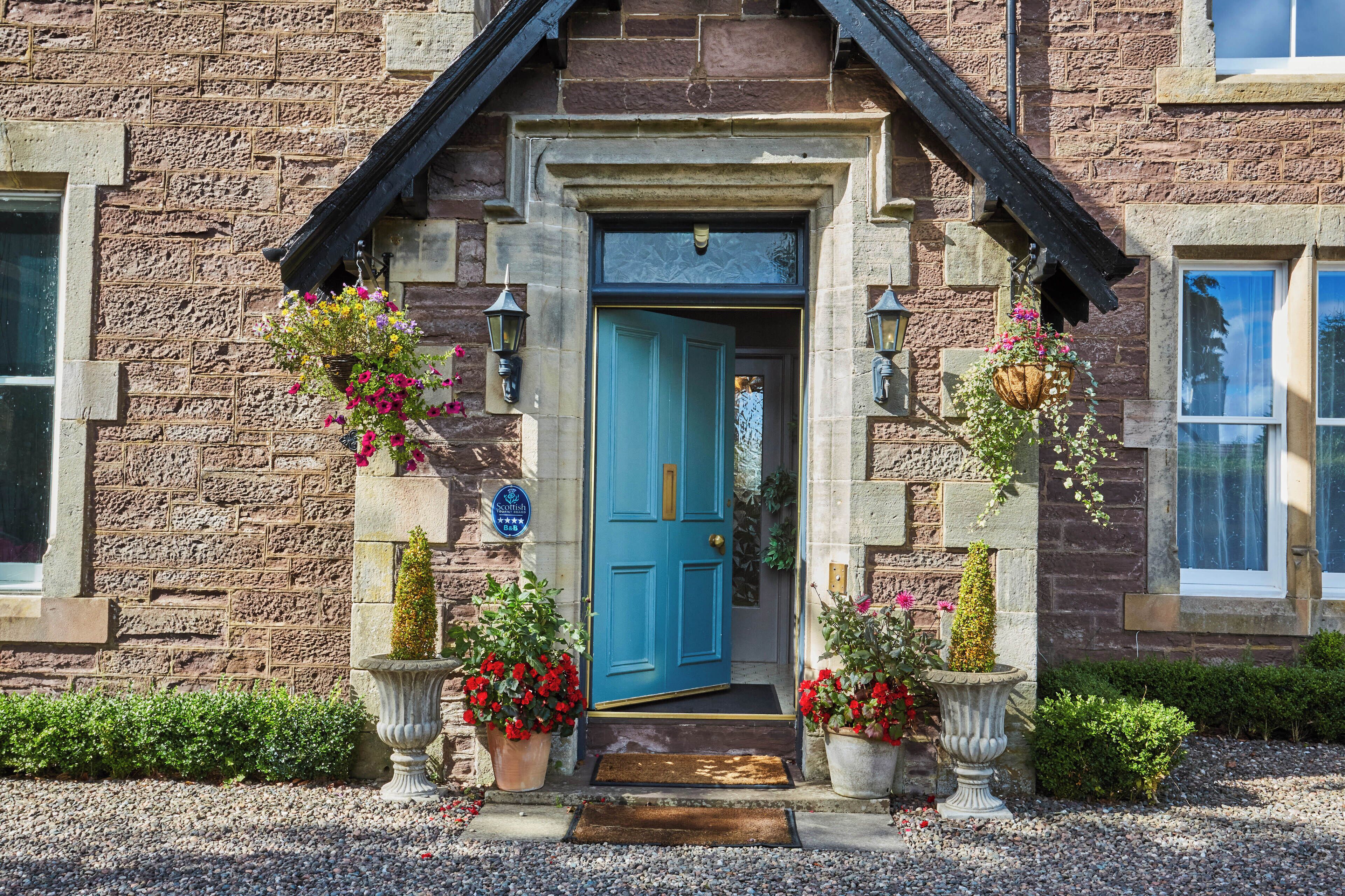 Vista frontal de la propiedad