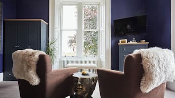 Habitación doble, 1 cama King size (Thistle Room) | Tabla de planchar con plancha, wifi gratis y ropa de cama